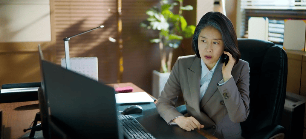 A President staff member in the office, calling Jin Young.