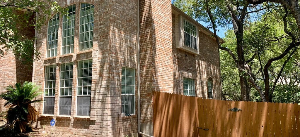 Professional window cleaning in Canyon Lake TX by Elegant Restorations