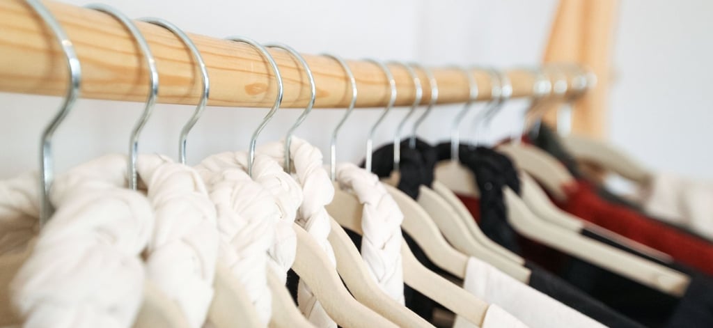 Vêtement prêt à porter sur cintres