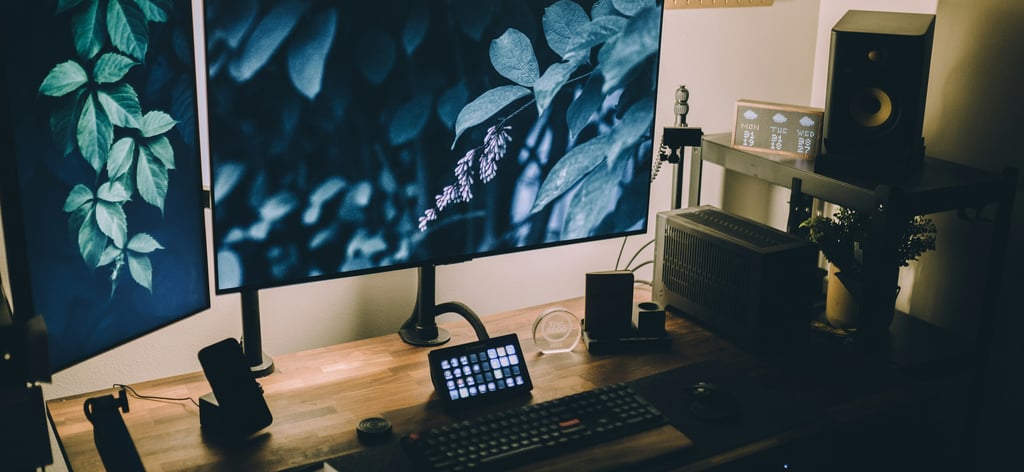 a computer monitor screen with a monitor and a keyboard