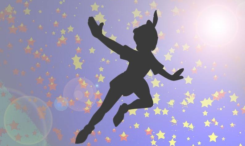 Silueta de Peter Pan volando entre estrellas doradas, fondo mágico púrpura, musical Teatro Olympia