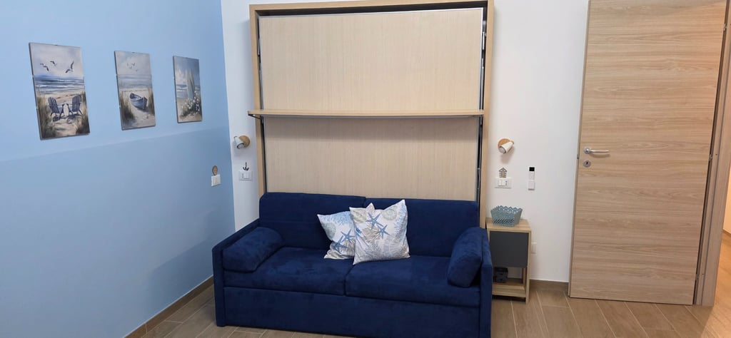 Letto a scomparsa con divano tre posti