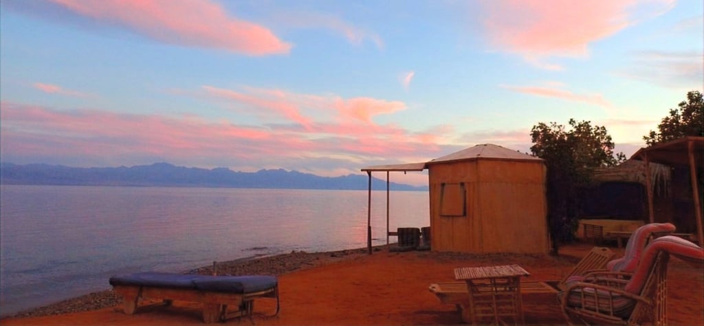 bedouin-star-ras-shetan sunset view over a bungalow and sea