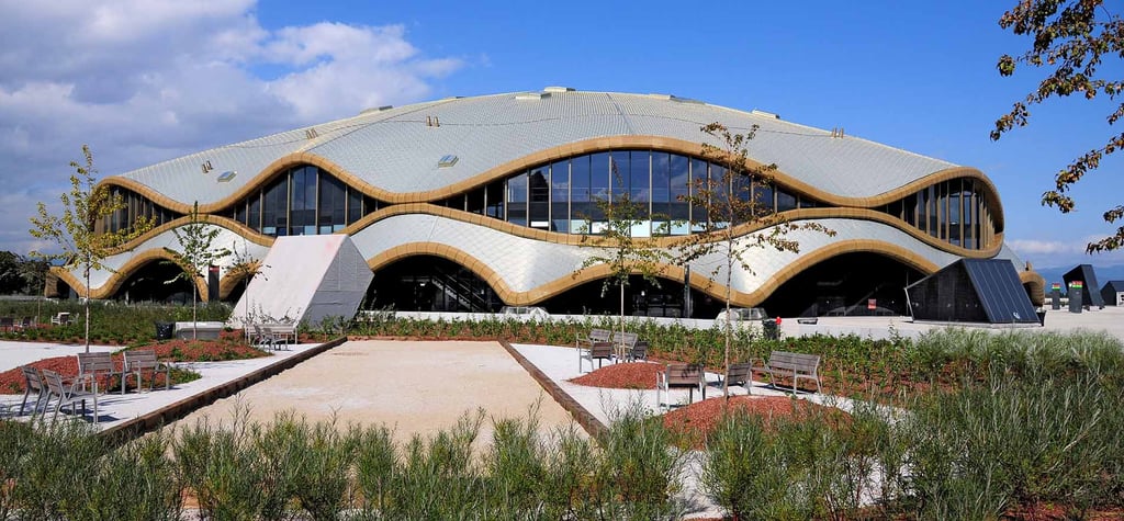 Stadion Stožice in Ljubljana von oben – modernes Stadion mit umliegendem Stadtpanorama und grünen Flächen