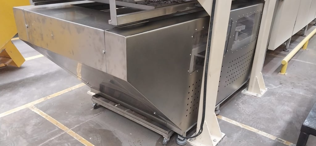 Peças metálicas dobradas com alta precisão por corte e dobra