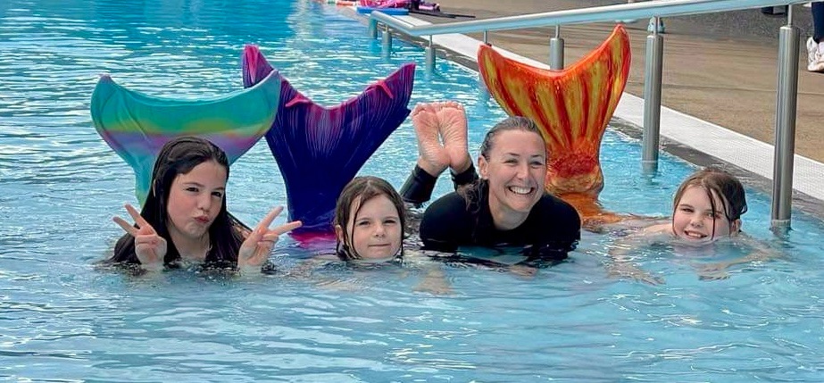Kids learning to swim like a mermaid