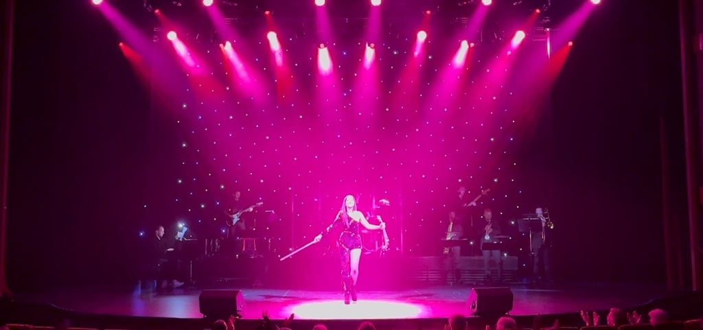 violinista Asturiana actuando en teatro internacional