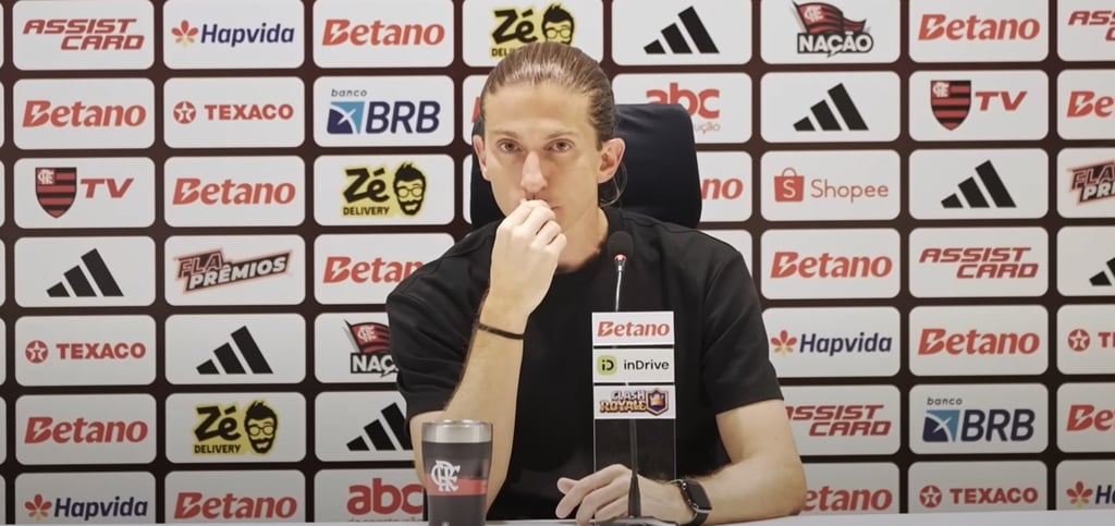 Filipe Luís em entrevista coletiva após empate contra o Vasco.