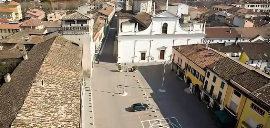 Piazza Mazzini in Castel Goffredo, view of the star-shaped cobblestone patterns