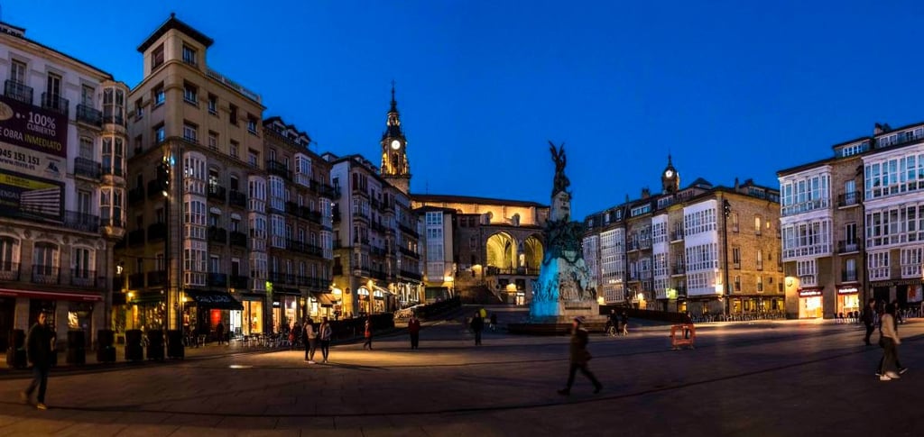 Panorámica plaza de la Virgen Blanca. Vitoria