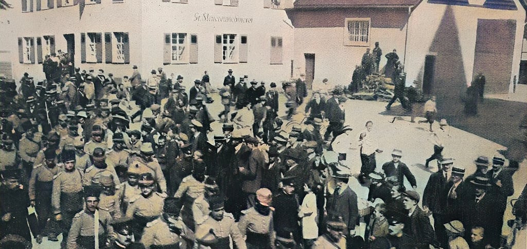 Prisonniers français en route pour la gare de Lörrach