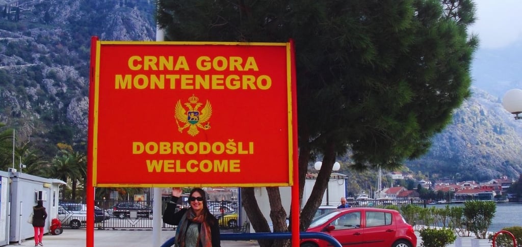 foto da autora na chegada no porto de Kotor