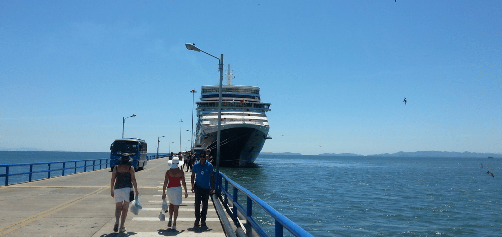 vista do navio ancorado em puntarenas costa rica