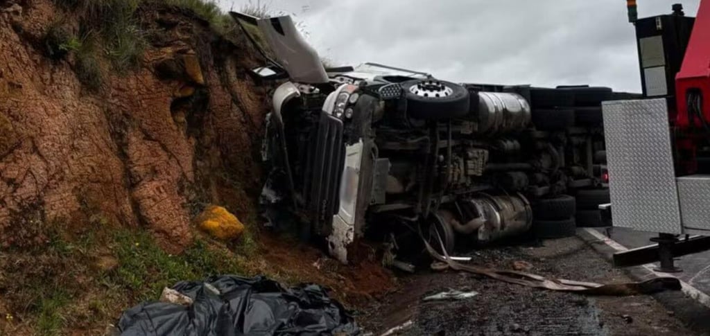 Mãe morre em acidente na BR-285 e marido e filha são resgatados das ferragens no RS