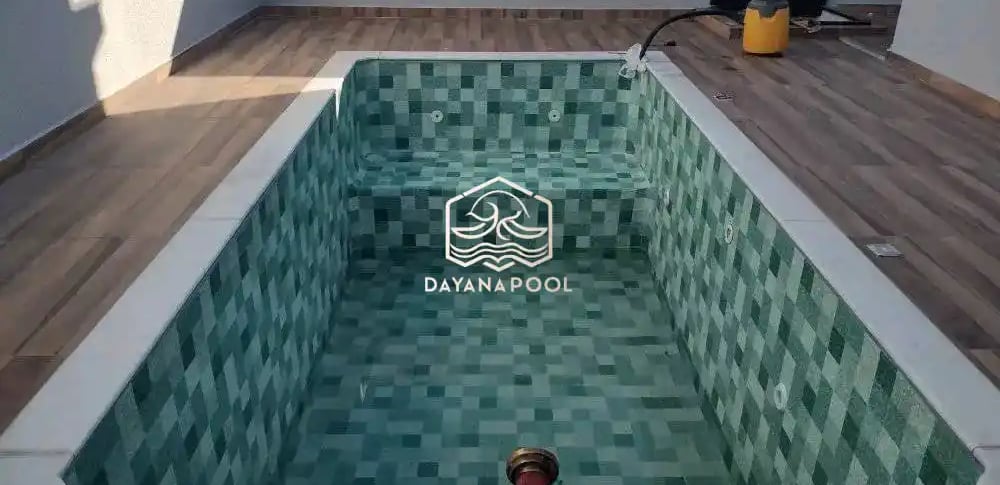 kolaml renang sederhana cocok untuk rumah dan villa.
