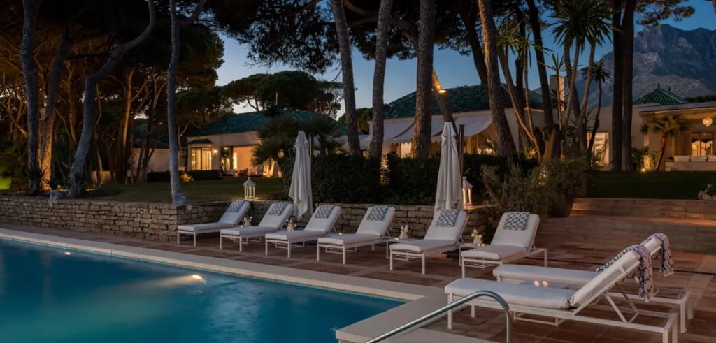 Villa El Rincon pool terrace illuminated at night