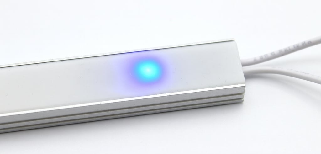 Sensor con indicador azul: punto luminoso para localización rápida en la oscuridad.