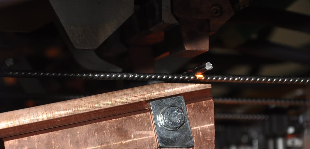 Panneaux de treillis en acier durables, soudés par points avec des fils nervurés.