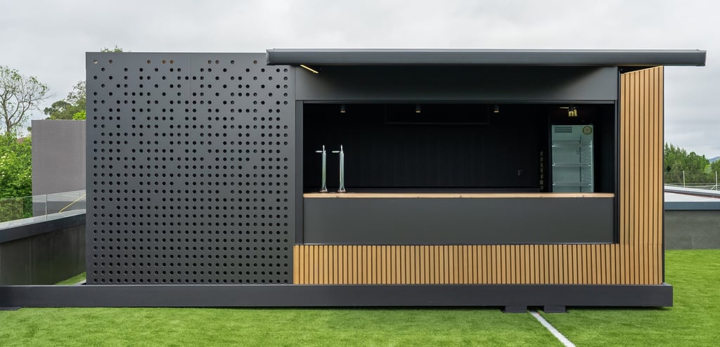 Espacio de construcción modular diseñado como módulo de bar y eventos al aire libre