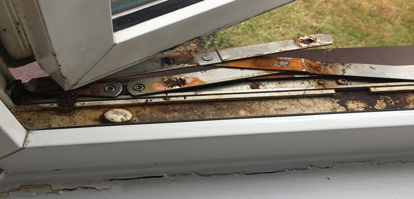 Picture of a broken upvc window hinge.