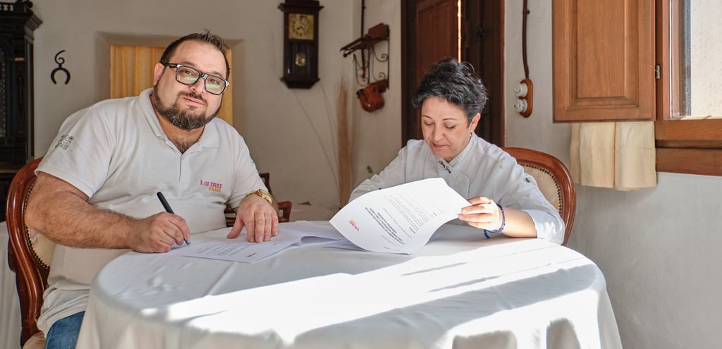 Aurora Torres y Eduardo García firman la colaboración Euro-Toques Comunidad Valenciana 