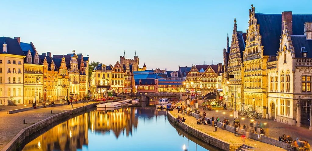 Straßenbild in Anderlecht mit typischer belgischer Architektur.