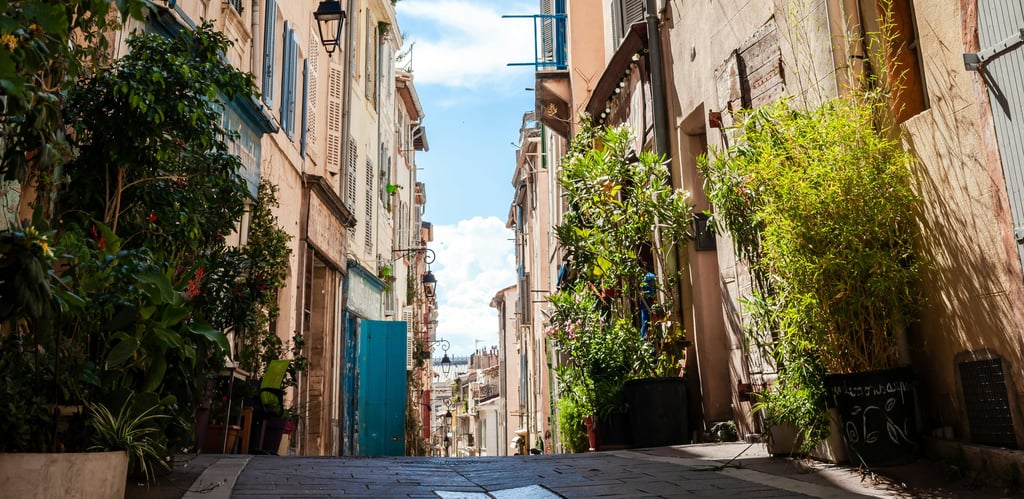 Marseille quartier Panier rue airbnb casamore conciergerie
