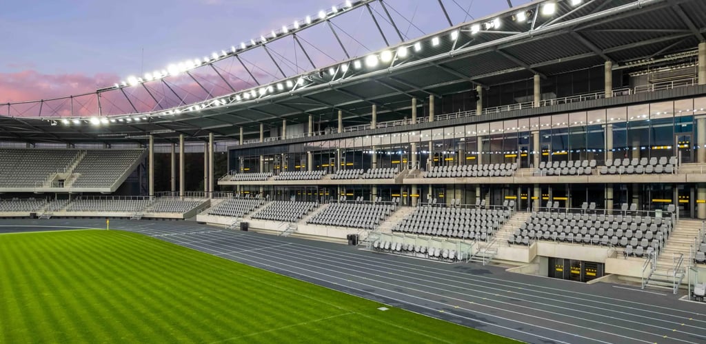 Innenansicht des Dariaus ir Girėno Stadion in Kaunas bei einem FK Kauno Žalgiris Spiel