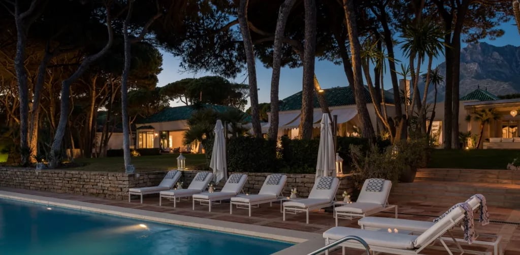 Villa El Rincon pool terrace illuminated at night