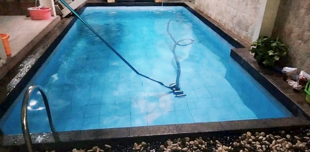 Perawatan kolam renang oleh dayanapool.