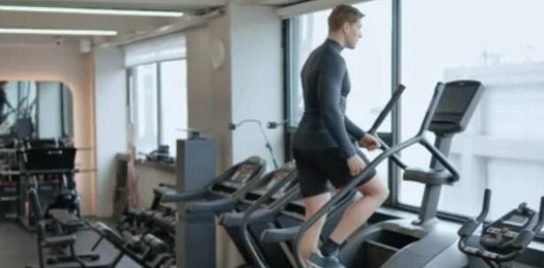 Treino de Simulador de Escada para Perda de Peso: O Que É, Para Que Serve, Benefícios e Resultados