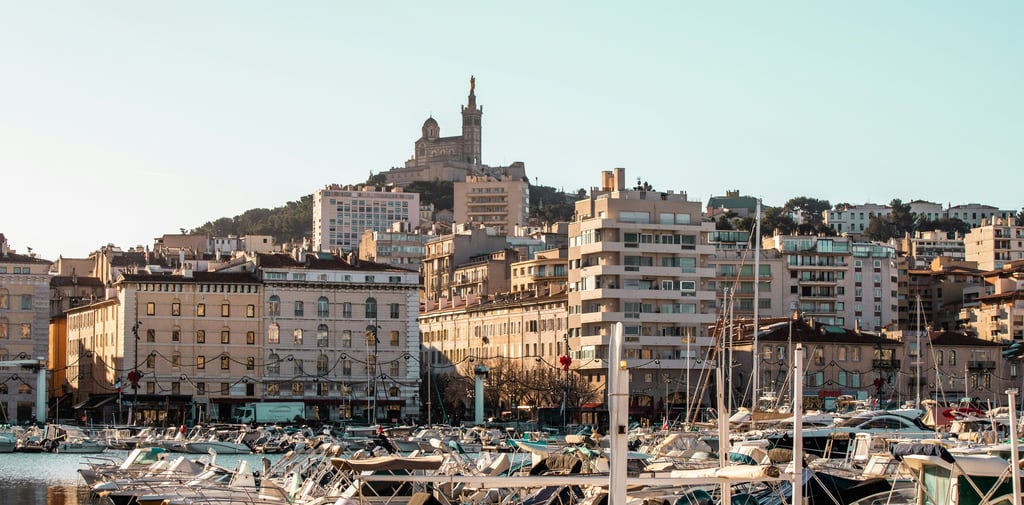 Vieux port marseille bateaux notre-dame de la garde