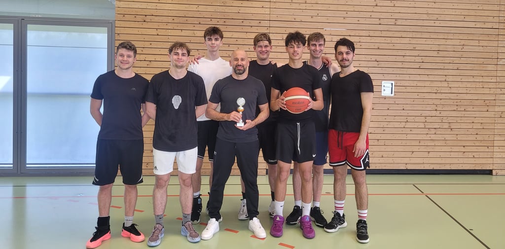 alt="MTV Karlsruhe basketball team after winning third place at BGK Cup."