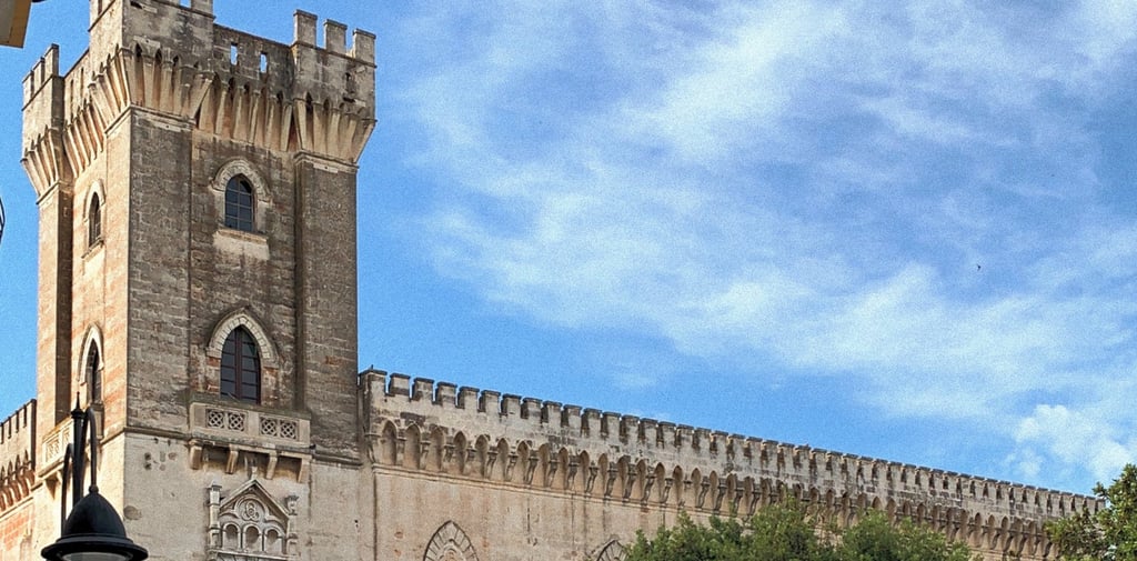 Castello D'Ayala Valva in Piazza Castello a Monteparano
