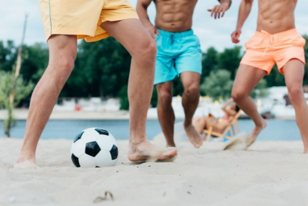 Treino de Beach Soccer para Perda de Peso: Como Emagrecer Jogando Futebol na Areia