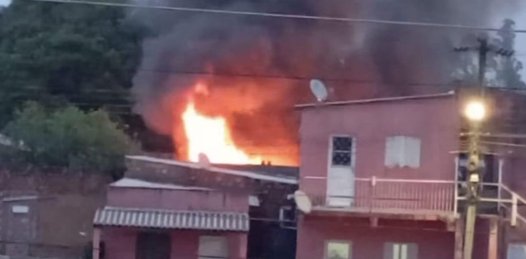 incêndio em residência do bairro Getúlio Vargas, em Camaquã