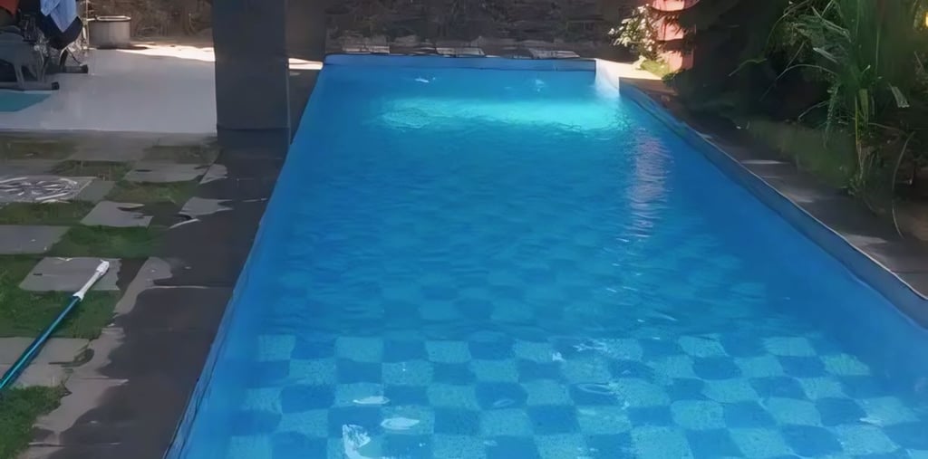 Kolam renang dengan desain minimalis dan fungsuonal di Batang buatan dayanapool