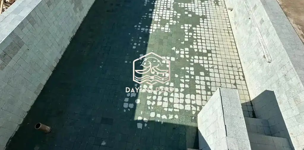 Kontraktor kolam renang profesional di Pangandaran sedang mengerjakan pembuatan kolam renang