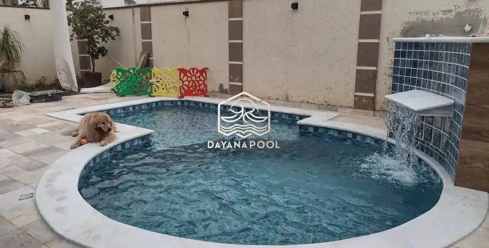 Kolam renang dengan desain mewah dan elegan di bandung