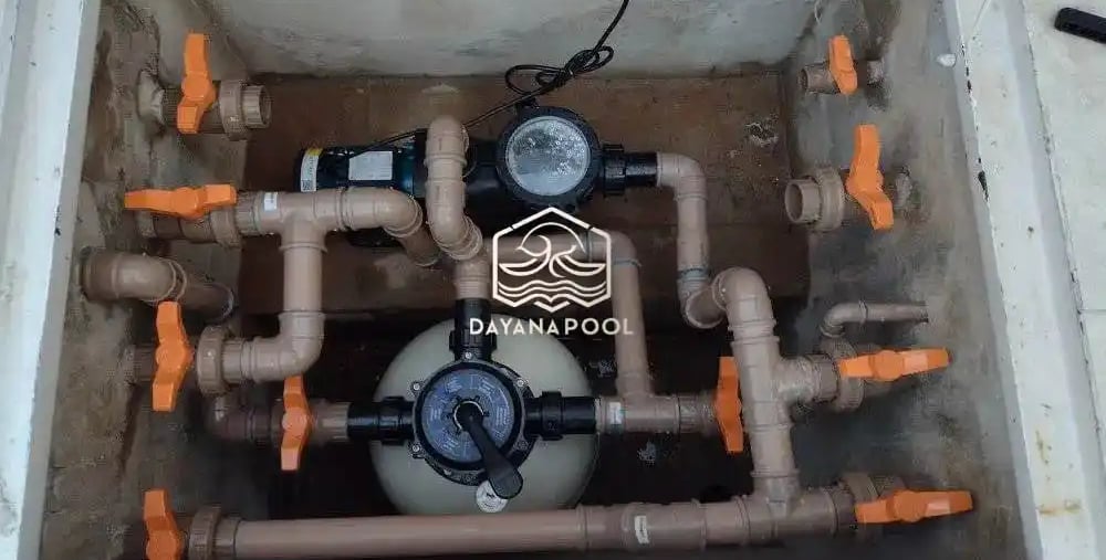 proses instalasi kolam renang over flow oleh teknisi dayanapool