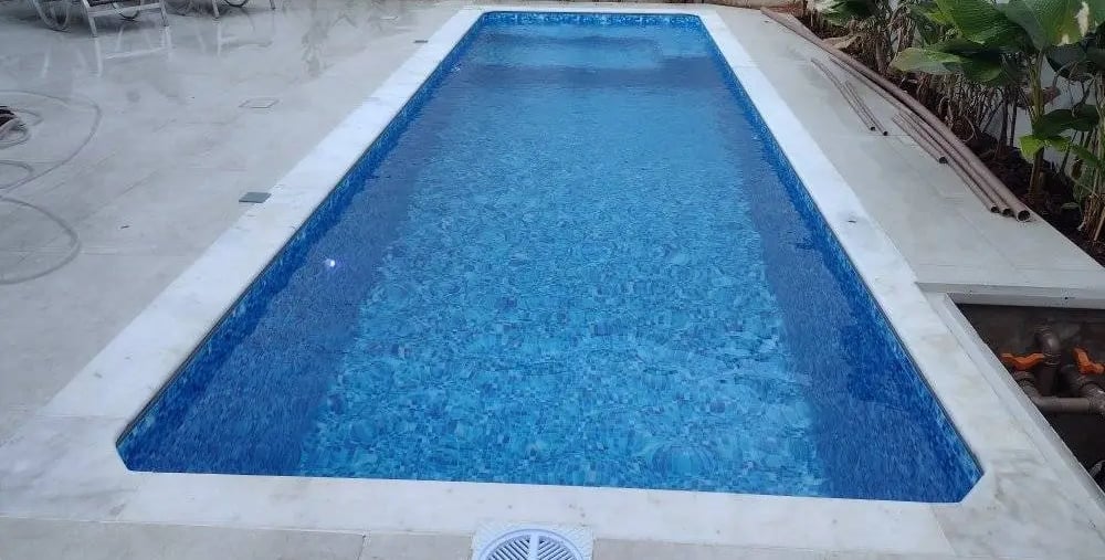 Kolam renang estetik di rumah