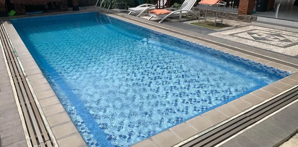 Kolam Renang Minimalis dan Modern oleh Kontraktor Kolam Renang Dayanapool
