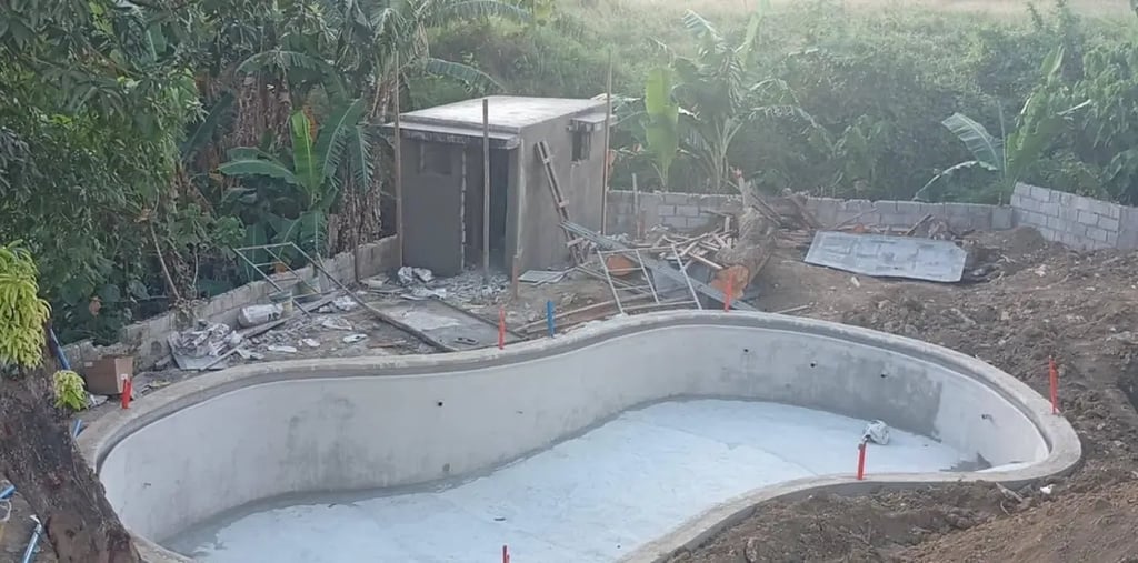Pembuatan kolam renanag struktur beton oleh kontraktor kolam renang dayanapool