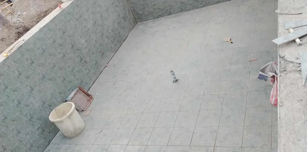 Proses pembuatan kolam renang di Sukabumi