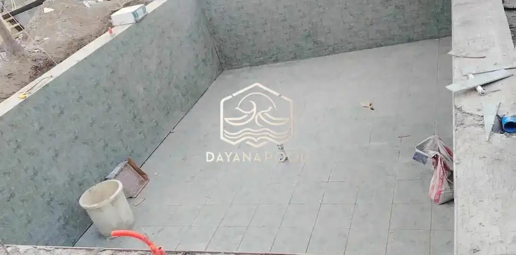 Kontraktor kolam renang profesional di garut sedang mengerjakan pembuatan kolam renang