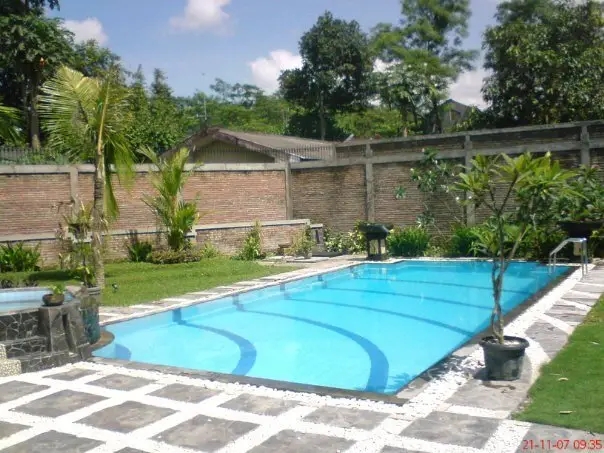 Kolam renang dengan desain minimalis dan fungsuonal di Depok buatan dayanapool