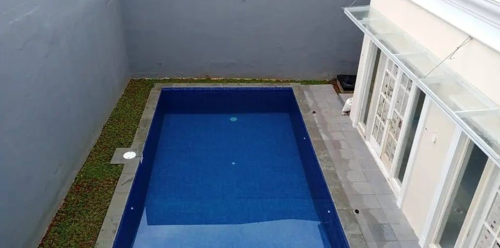 Kolam renang dengan desain minimalis dan fungsuonal di Pangandaran buatan dayanapool