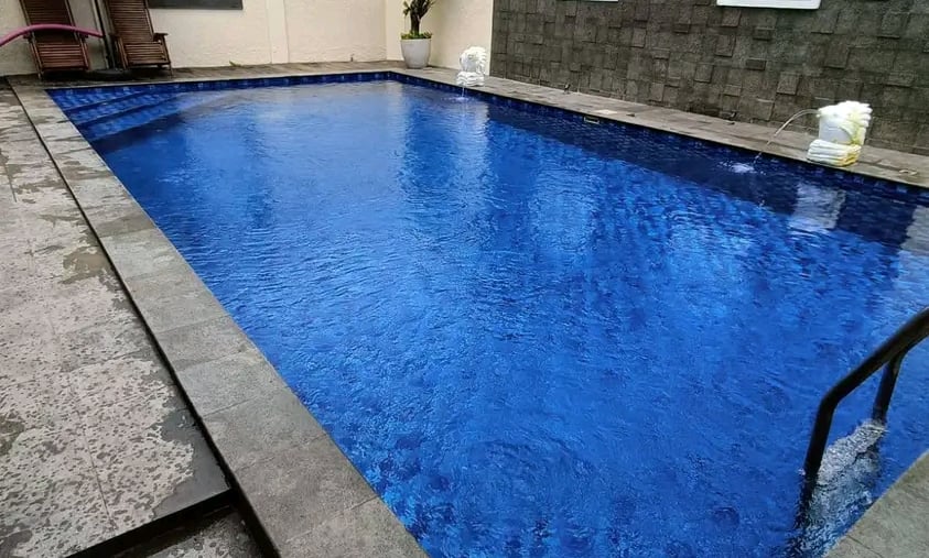 Kolam renang dengan desain minimalis dan fungsuonal di Bekasi buatan dayanapool