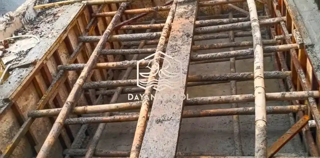 Kontraktor kolam renang profesional di Tasikmalaya sedang mengerjakan pembuatan kolam renang
