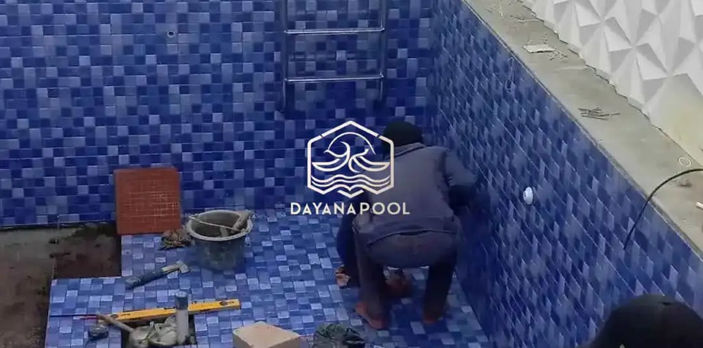 pemasangan keramik kolam renang menggunakan keramik roman